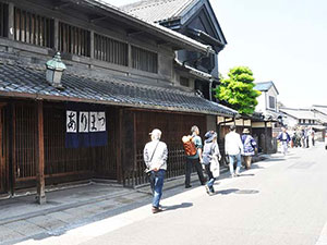 有松あないびとの会15周年・町並み歩き有松町並み見学会の様子01