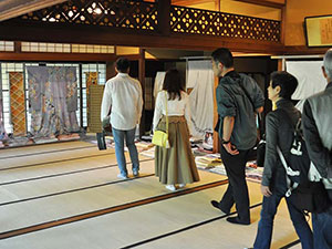 有松あないびとの会15周年・町並み歩き有松町並み見学会の様子05